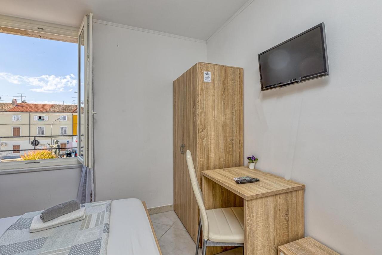 Rooms Vitoria On Joakim Square Poreč Exterior foto
