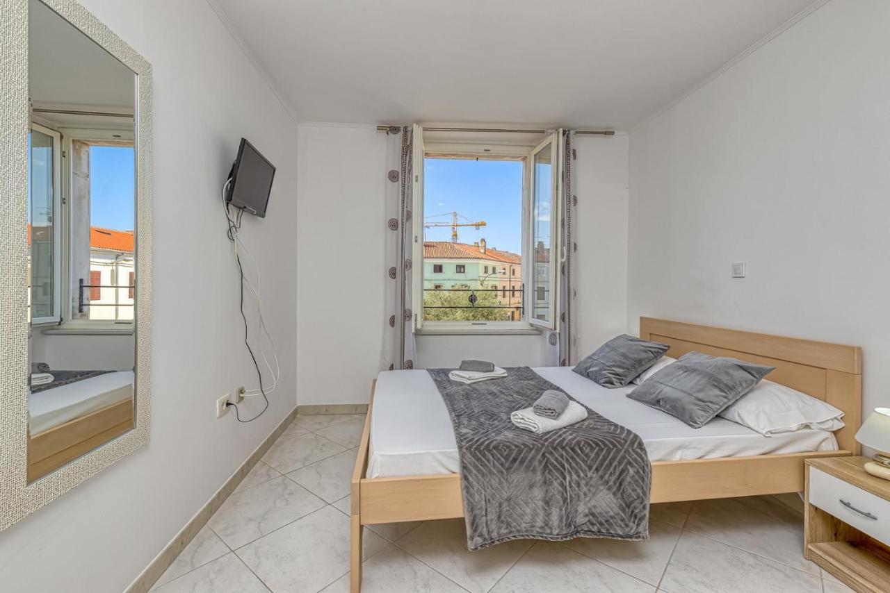 Rooms Vitoria On Joakim Square Poreč Exterior foto